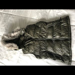 NWOT Gap women’s puffer vest size small